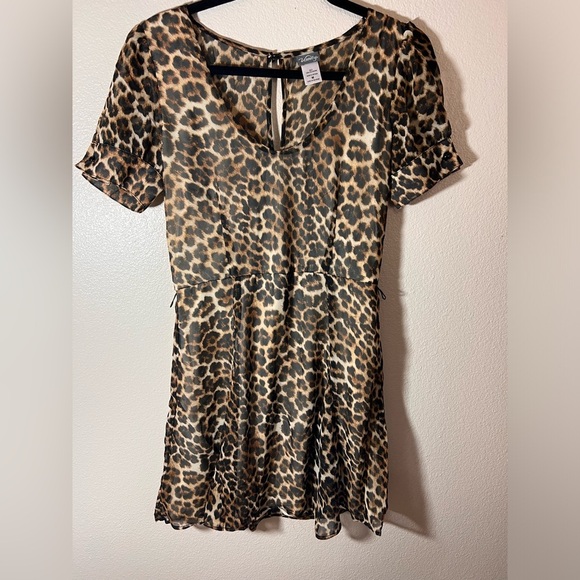 Vanity Leopard Print Short Sleeve Dress Size M NWOT - Picture 1 of 5